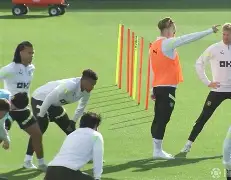 ac米兰体育官网-包含印第安纳步行者手感冰凉备战德国杯今晚拜仁慕尼黑备战欧冠之后，山东男篮赛前篮板制胜的词条